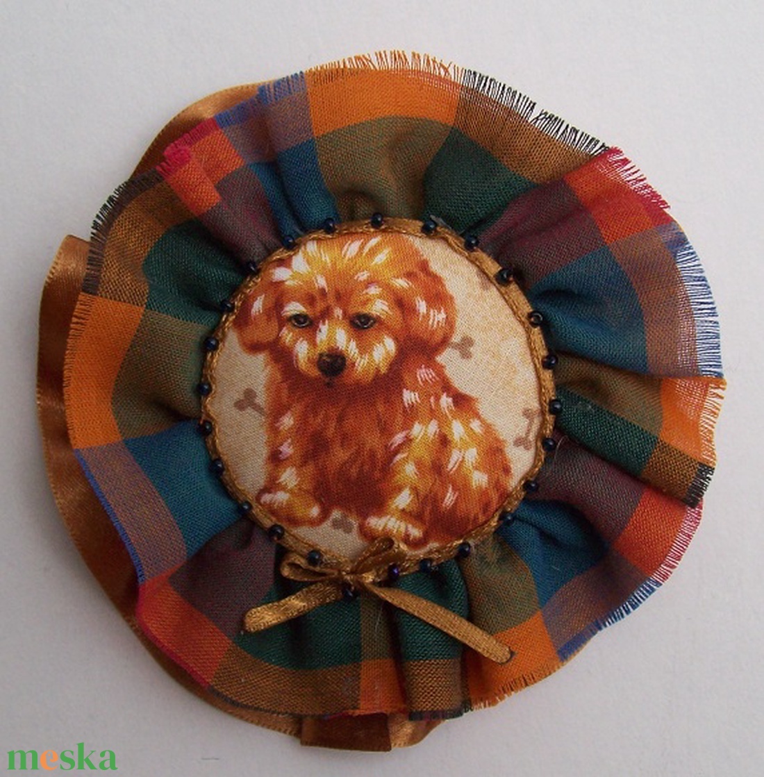 Kockás kutyás kitűző - ékszer - kitűző és bross - kitűző - Meska.hu Kockás kutyás kitűző - ékszer - kitűző és bross - kitűző - Meska.hu