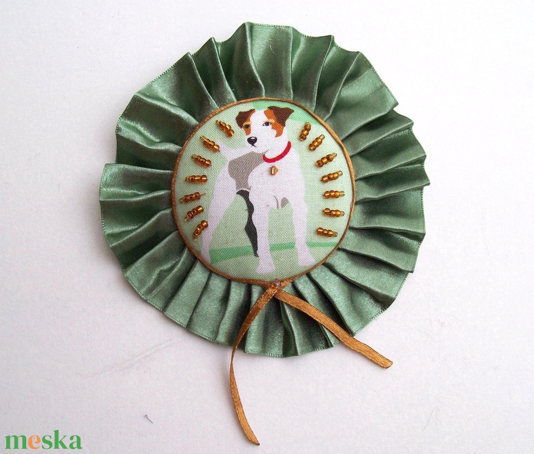 Zöld szalagos kutyás kitűző - ékszer - kitűző és bross - kitűző - Meska.hu