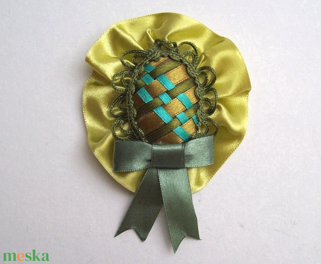 Zöld szalagos szövött kitűző - ékszer - kitűző és bross - kitűző - Meska.hu Zöld szalagos szövött kitűző - ékszer - kitűző és bross - kitűző - Meska.hu
