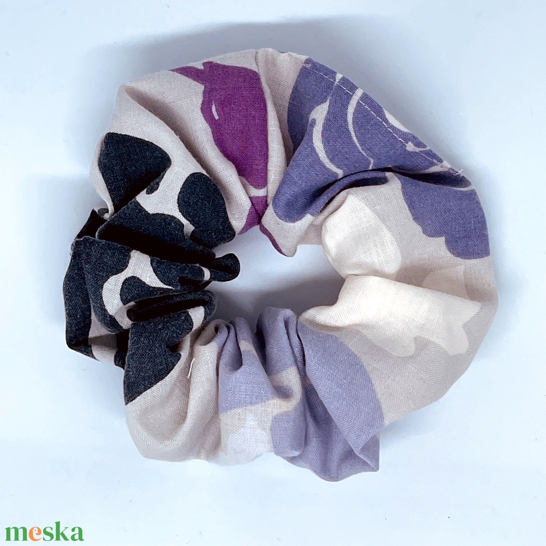 Textil scrunchie hajgumi, M - lila nagyvirágos - ruha & divat - hajdísz & hajcsat - hajgumi - Meska.hu Textil scrunchie hajgumi, M - lila nagyvirágos - ruha & divat - hajdísz & hajcsat - hajgumi - Meska.hu