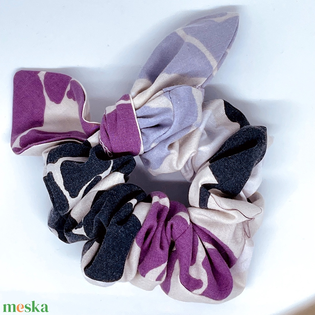 Textil scrunchie hajgumi, M nyuszifüles - lila nagyvirágos - ruha & divat - hajdísz & hajcsat - hajgumi - Meska.hu Textil scrunchie hajgumi, M nyuszifüles - lila nagyvirágos - ruha & divat - hajdísz & hajcsat - hajgumi - Meska.hu