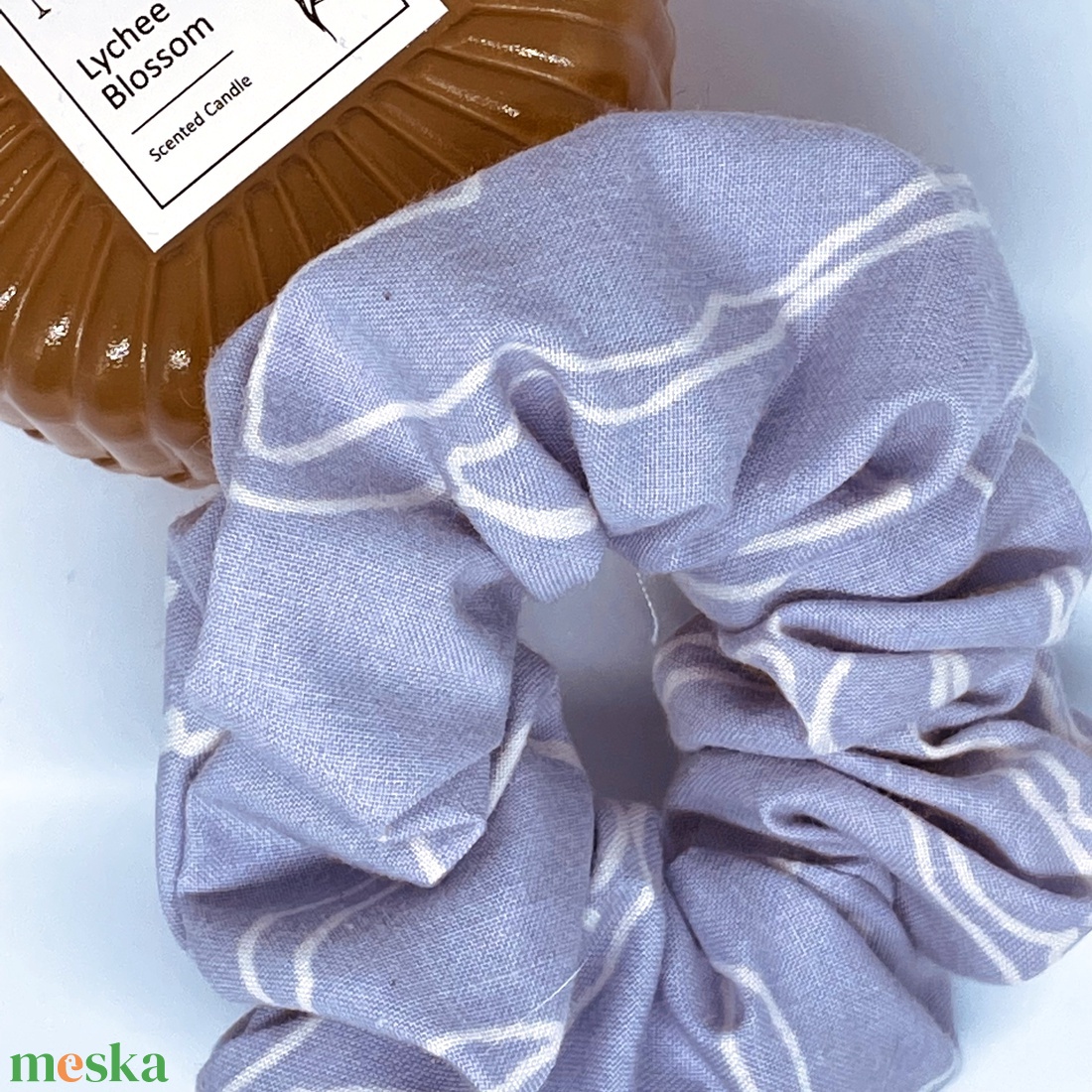 Textil scrunchie hajgumi, M - halványlila virágos - ruha & divat - hajdísz & hajcsat - hajgumi - Meska.hu Textil scrunchie hajgumi, M - halványlila virágos - ruha & divat - hajdísz & hajcsat - hajgumi - Meska.hu