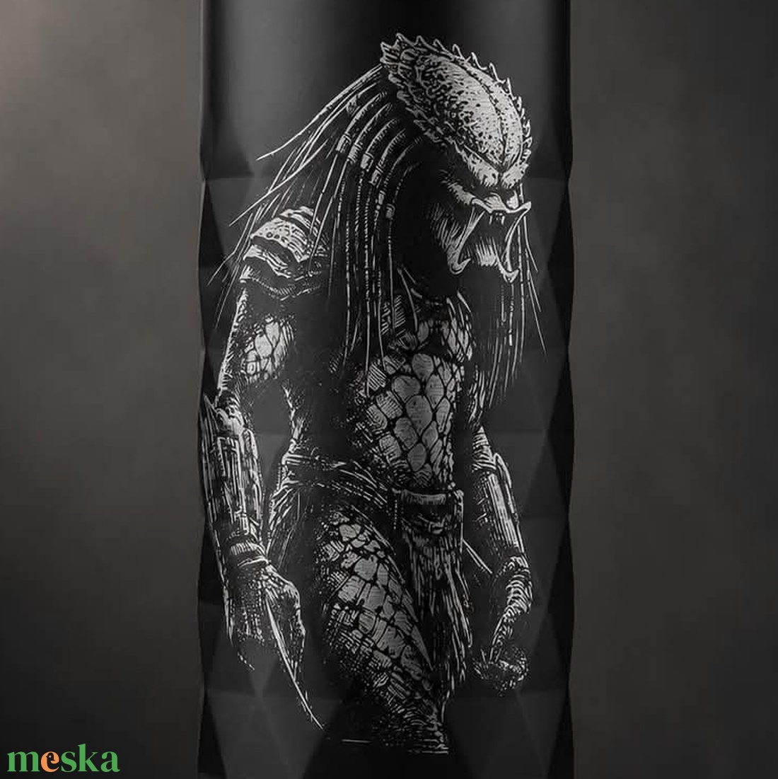 Predator ihlette gravírozott vizespalack � 800 ml - otthon & életmód - konyhafelszerelés, tálalás - italos kellékek - termoszok - Meska.hu