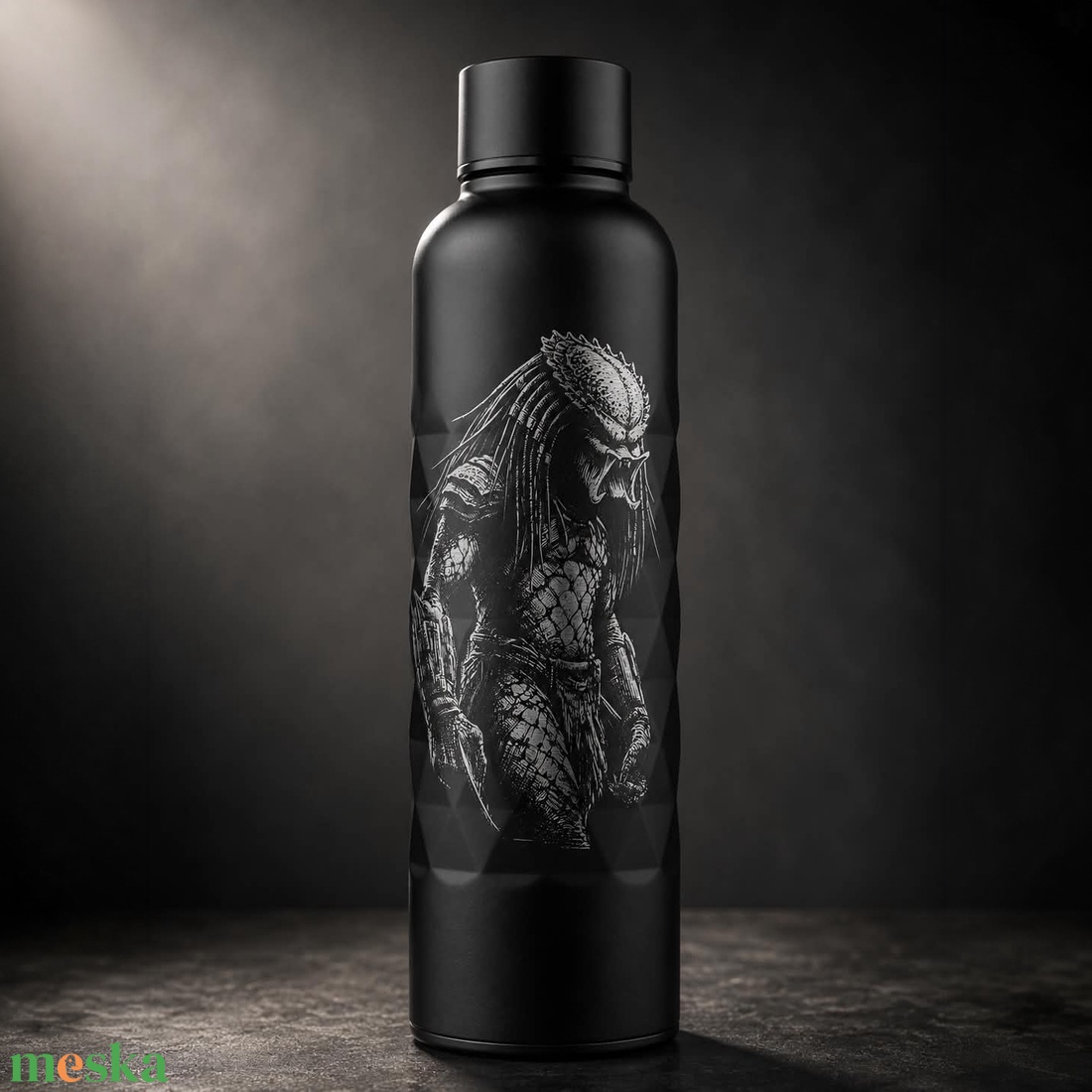Predator ihlette gravírozott vizespalack � 800 ml - otthon & életmód - konyhafelszerelés, tálalás - italos kellékek - termoszok - Meska.hu