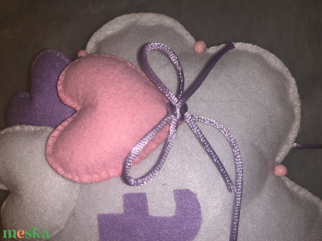 Felhő filc névtábla szívekkel, falidísz , ajtódísz , babaszoba dekoráció  - otthon & életmód - babaszoba, gyerekszoba - babaszoba dekoráció - Meska.hu