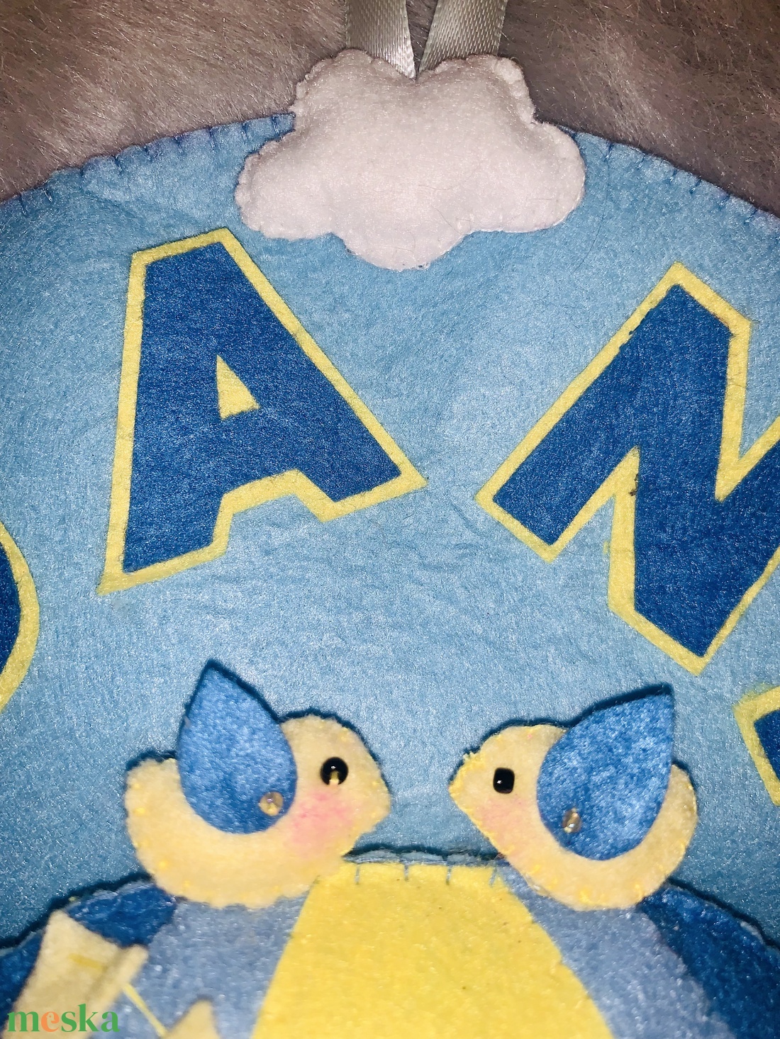 Hőlégballon a felhők közt filc névtábla , falidísz , babaszoba dekoráció - otthon & életmód - babaszoba, gyerekszoba - gyerek névtábla - Meska.hu