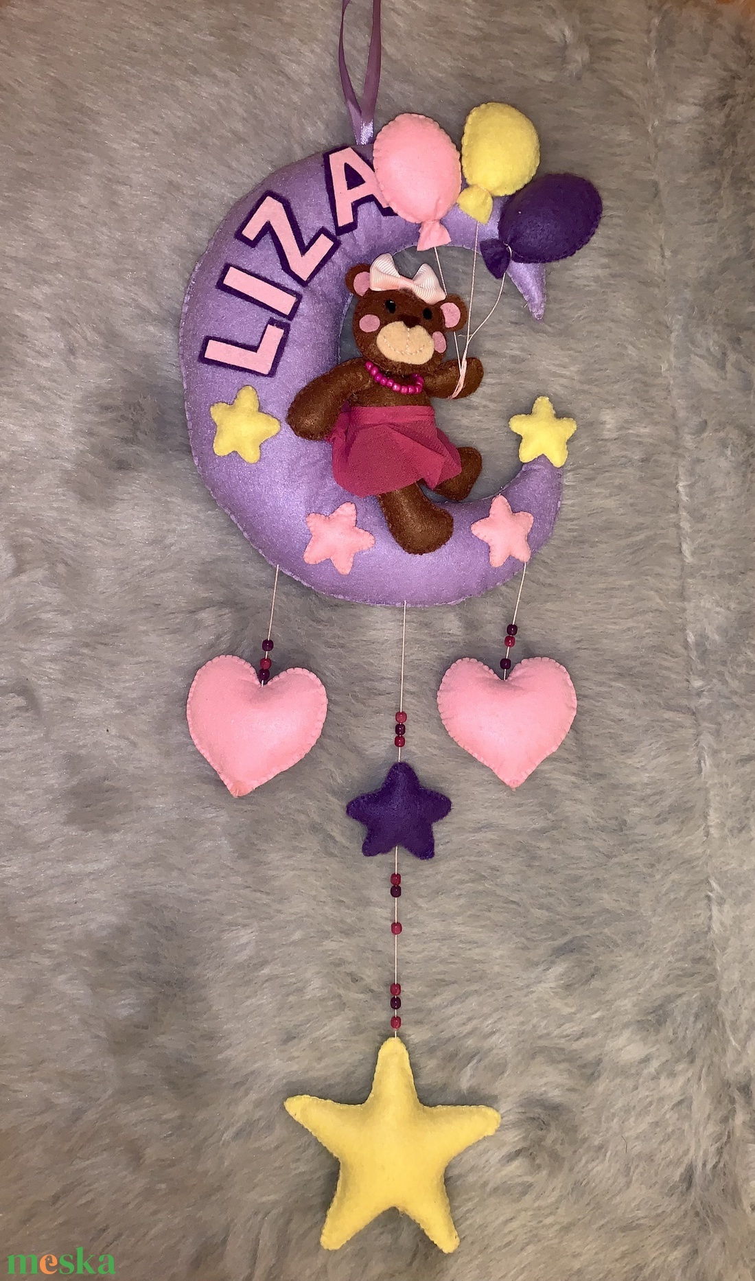 Maci a holdon lufikkal, csillagokkal filc  gyerek névtábla, falidísz, babaszoba dekoráció,ajtódísz - otthon & életmód - babaszoba, gyerekszoba - babaszoba dekoráció - Meska.hu