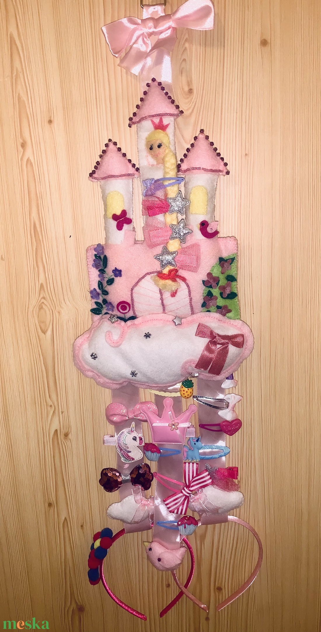 Kastély királylánnyal filc hajcsat tartó - ékszer - ékszertartó - fali ékszertartó - Meska.hu