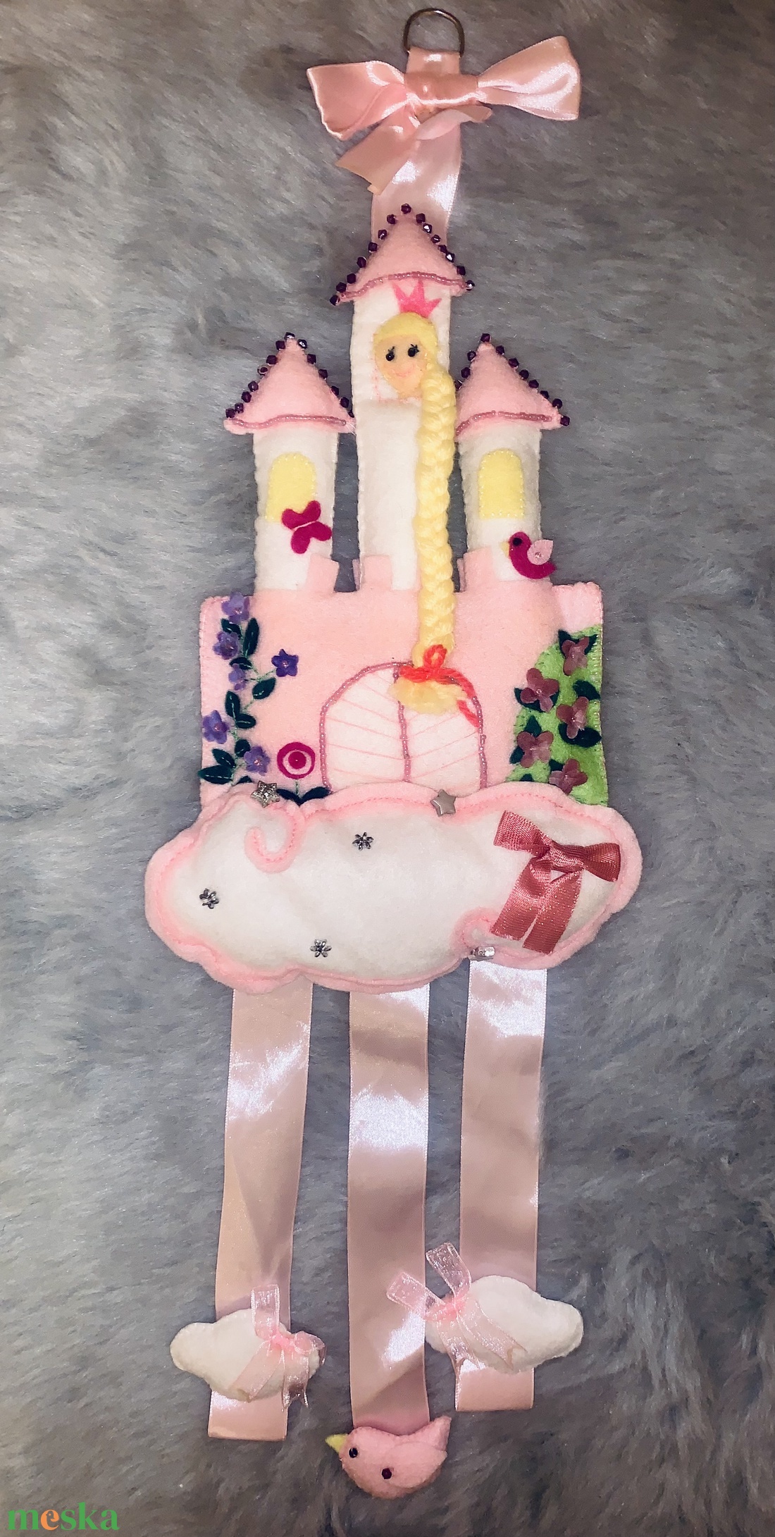 Kastély királylánnyal filc hajcsat tartó - ékszer - ékszertartó - fali ékszertartó - Meska.hu