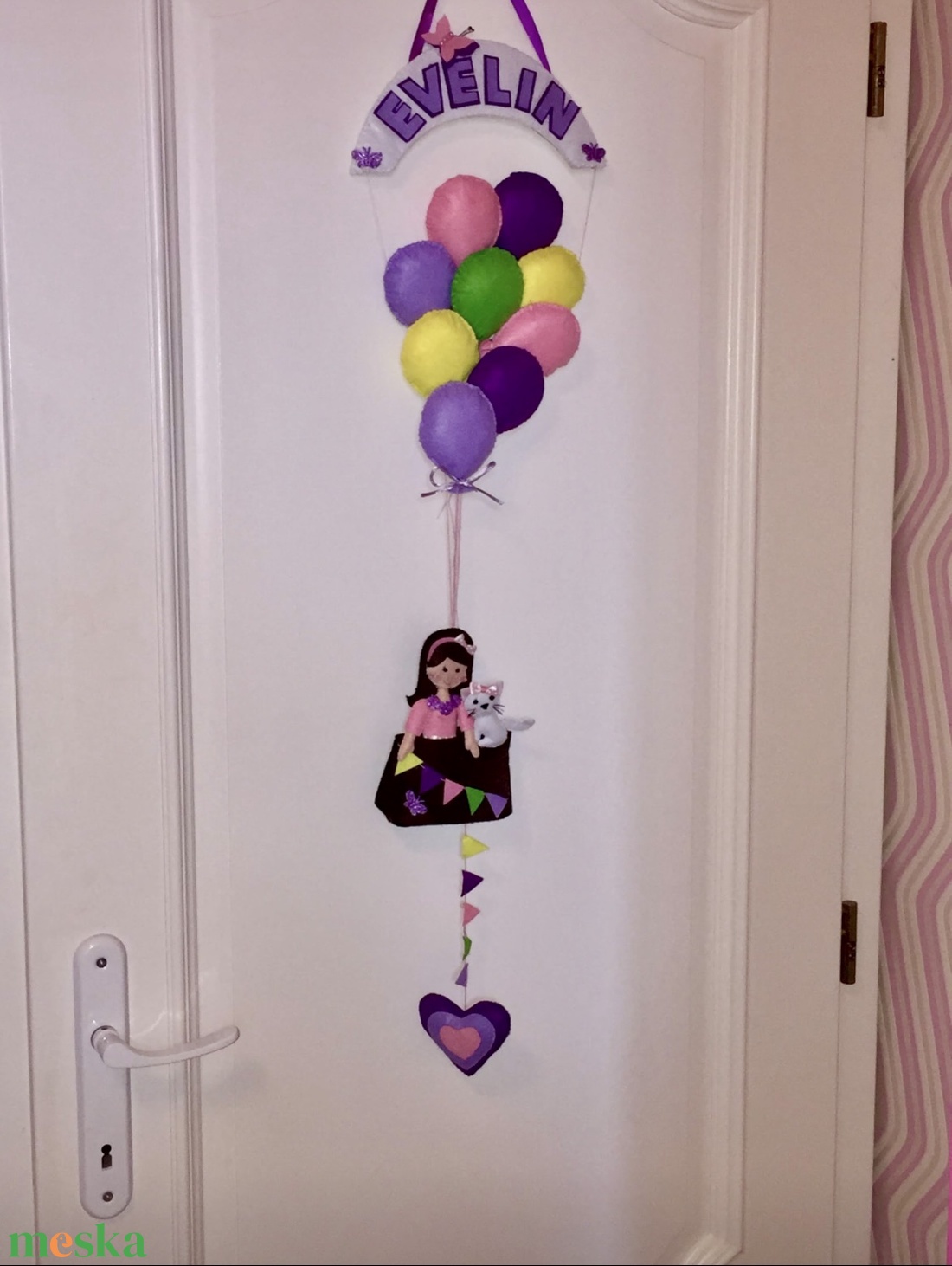 Kislány cicával,léggömbökkel nnévtábla, babaszoba dekoráció, ajtódísz  - otthon & életmód - babaszoba, gyerekszoba - gyerek névtábla - Meska.hu