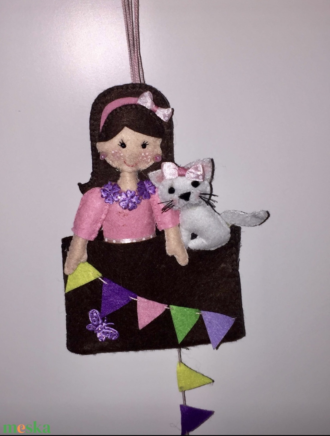 Kislány cicával,léggömbökkel nnévtábla, babaszoba dekoráció, ajtódísz  - otthon & életmód - babaszoba, gyerekszoba - gyerek névtábla - Meska.hu