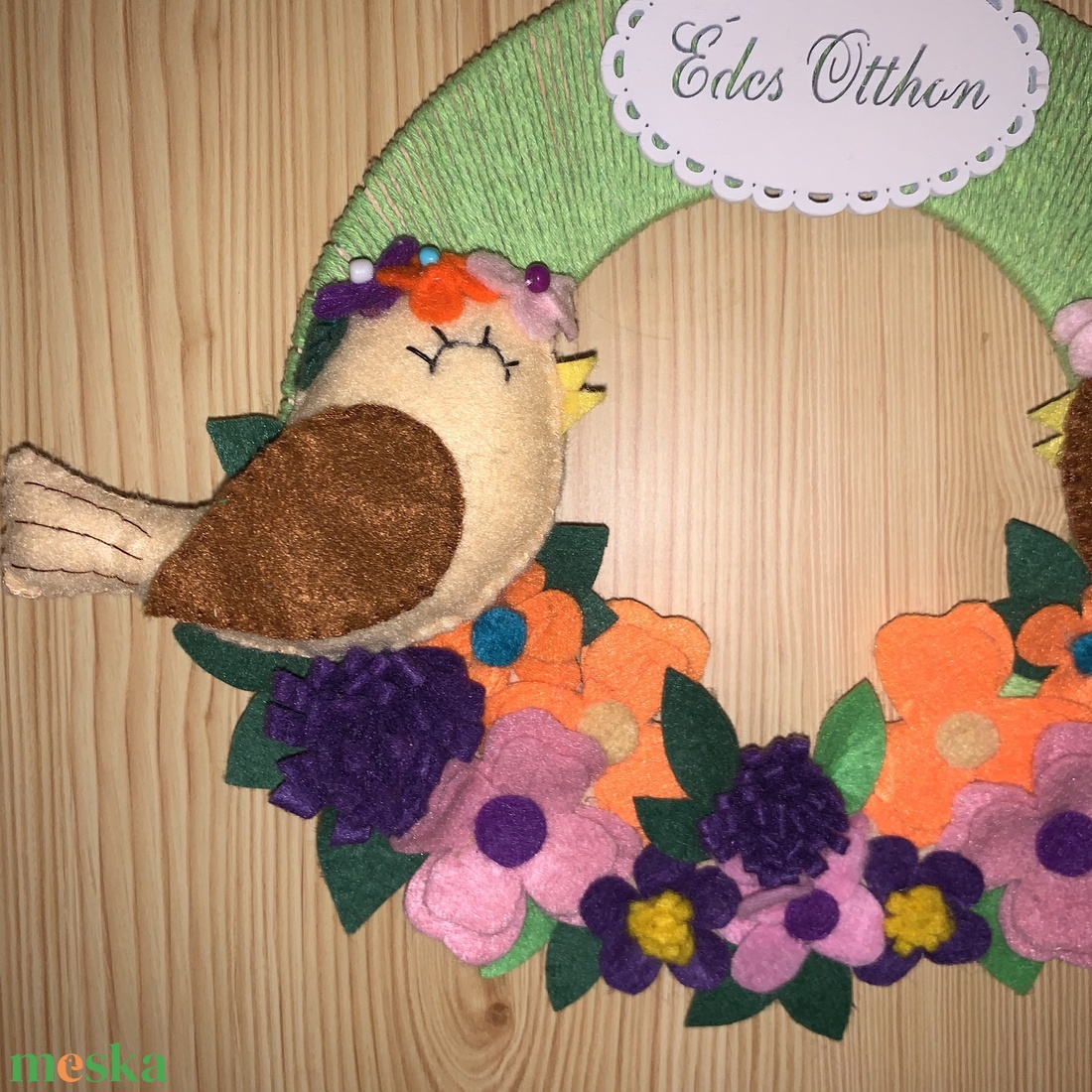 Színes kopogtató filc madarakkal, virágokkal - otthon & életmód - dekoráció - ajtó- és ablak dekoráció - ajtódísz & kopogtató - Meska.hu