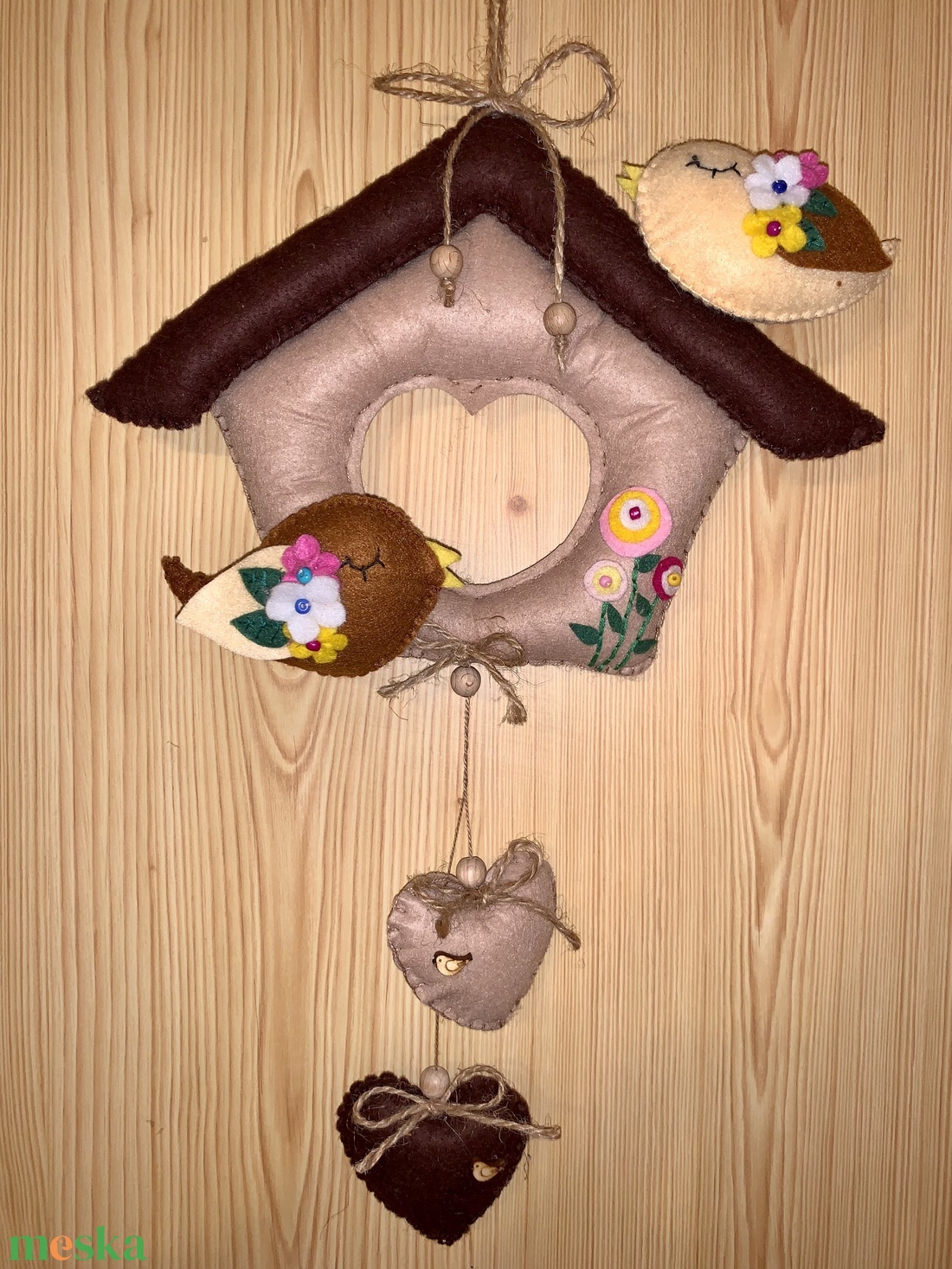 Házikó  madarakkal filc kopogtató,  ajtódísz - otthon & életmód - dekoráció - ajtó- és ablak dekoráció - ajtódísz & kopogtató - Meska.hu