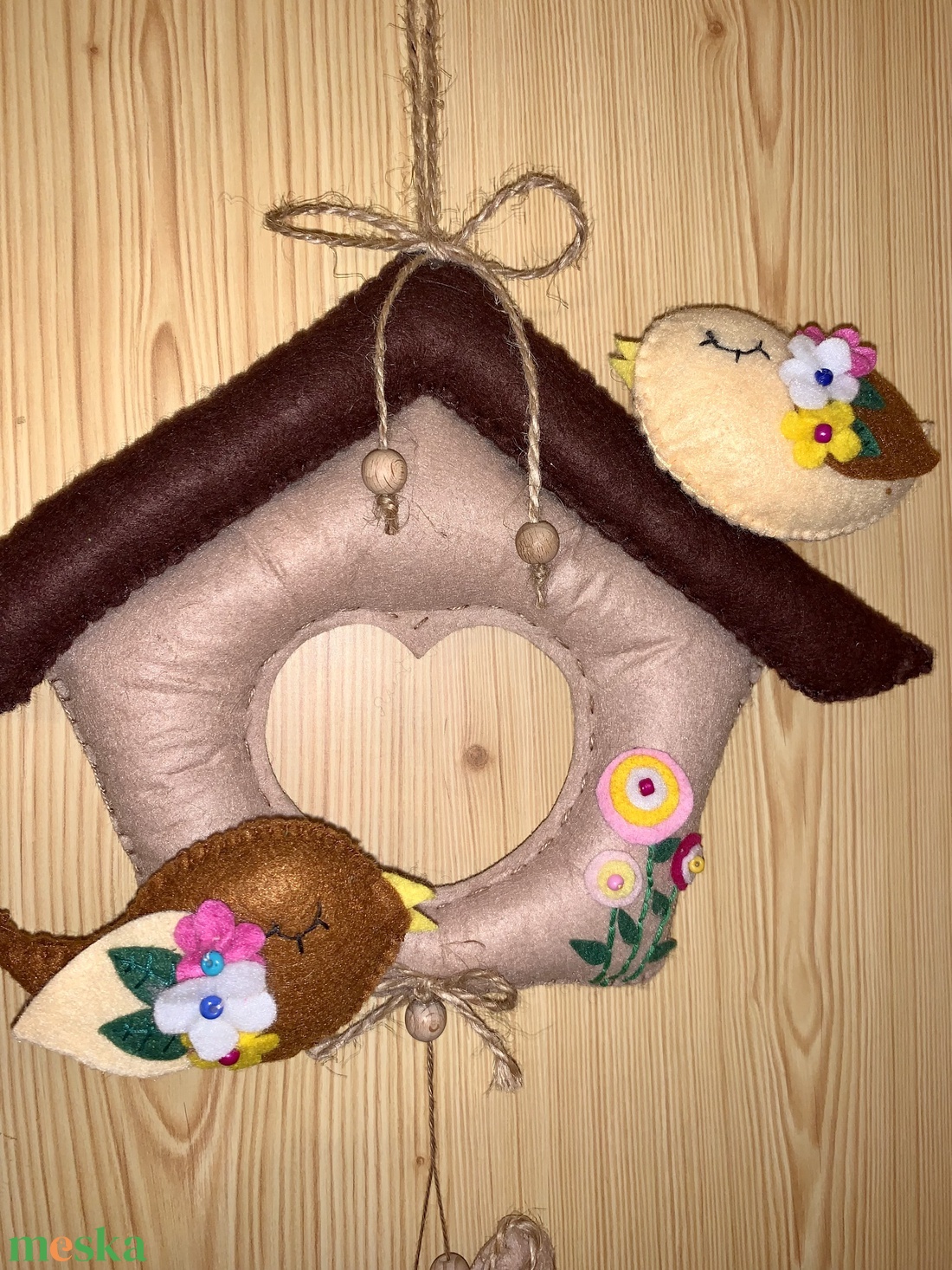 Házikó  madarakkal filc kopogtató,  ajtódísz - otthon & életmód - dekoráció - ajtó- és ablak dekoráció - ajtódísz & kopogtató - Meska.hu