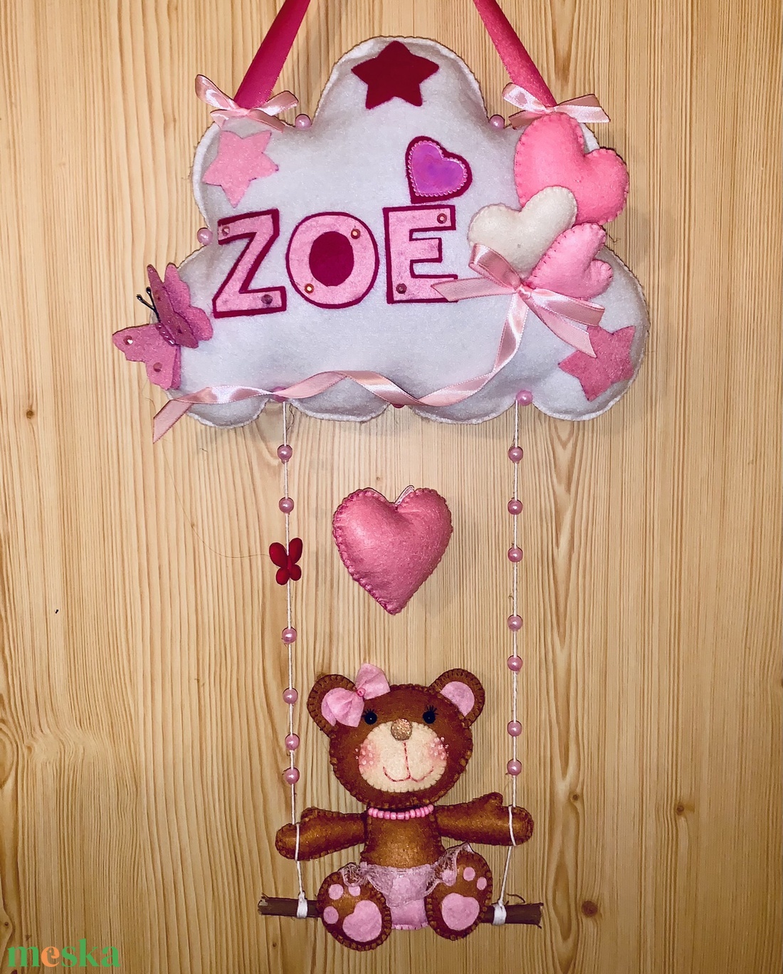 Hintázó kislány maci filc  gyerek névtábla,ajtódísz,falidísz - otthon & életmód - babaszoba, gyerekszoba - babaszoba dekoráció - Meska.hu