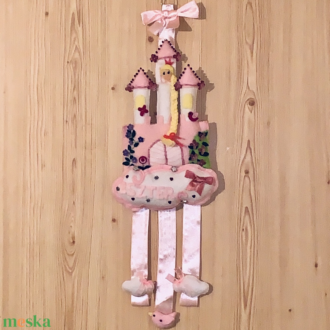 Kastély királylánnyal filc hajcsat tartó - ékszer - ékszertartó - fali ékszertartó - Meska.hu