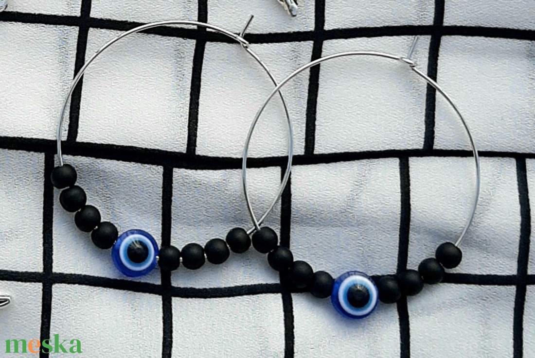 Evil eye ördög szem motívum gyöngyös, matt fekete gyöngyös ezüst színű karika fülbevaló - ékszer - fülbevaló - karika fülbevaló - Meska.hu Evil eye ördög szem motívum gyöngyös, matt fekete gyöngyös ezüst színű karika fülbevaló - ékszer - fülbevaló - karika fülbevaló - Meska.hu