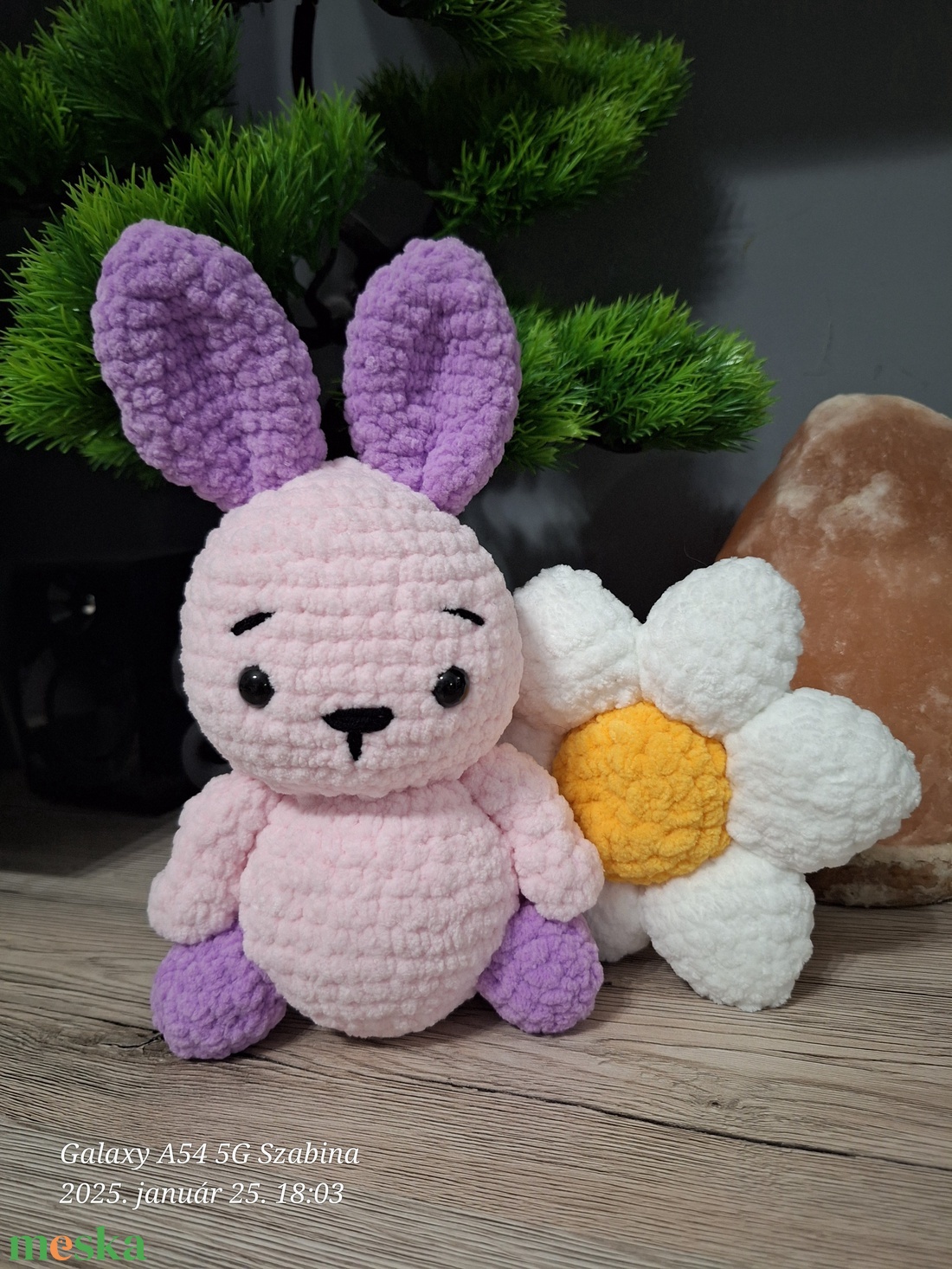 Horgolt nyuszi virággal - játék & sport - plüssállat & játékfigura - nyuszi - Meska.hu