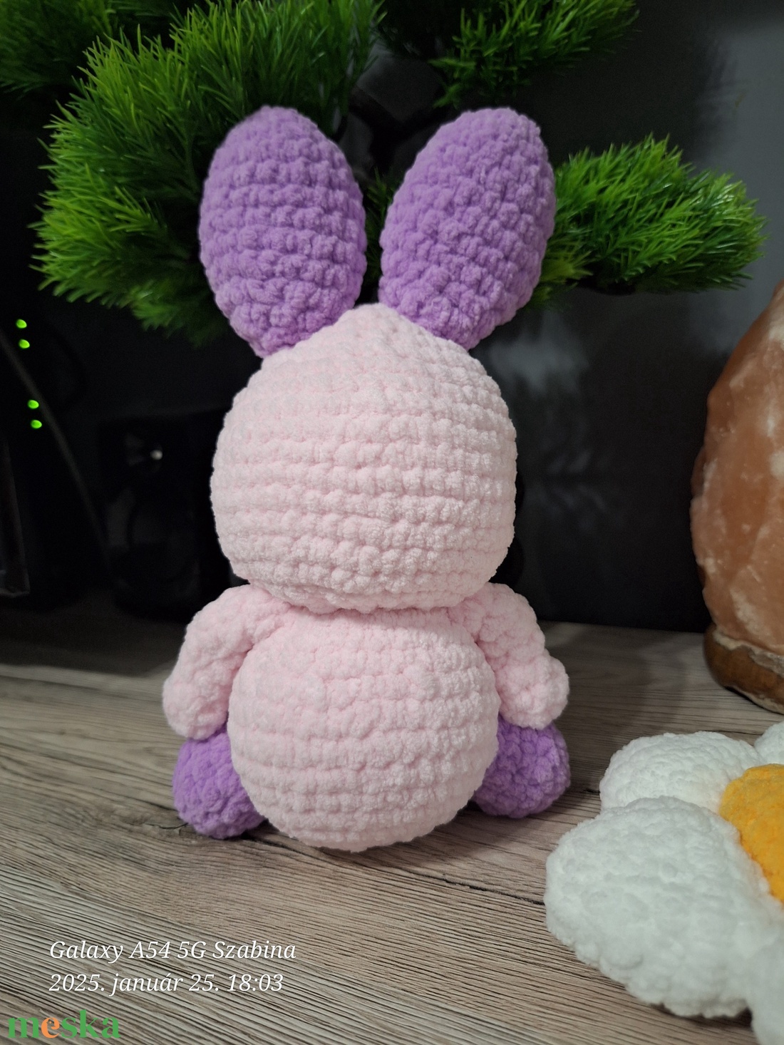 Horgolt nyuszi virággal - játék & sport - plüssállat & játékfigura - nyuszi - Meska.hu
