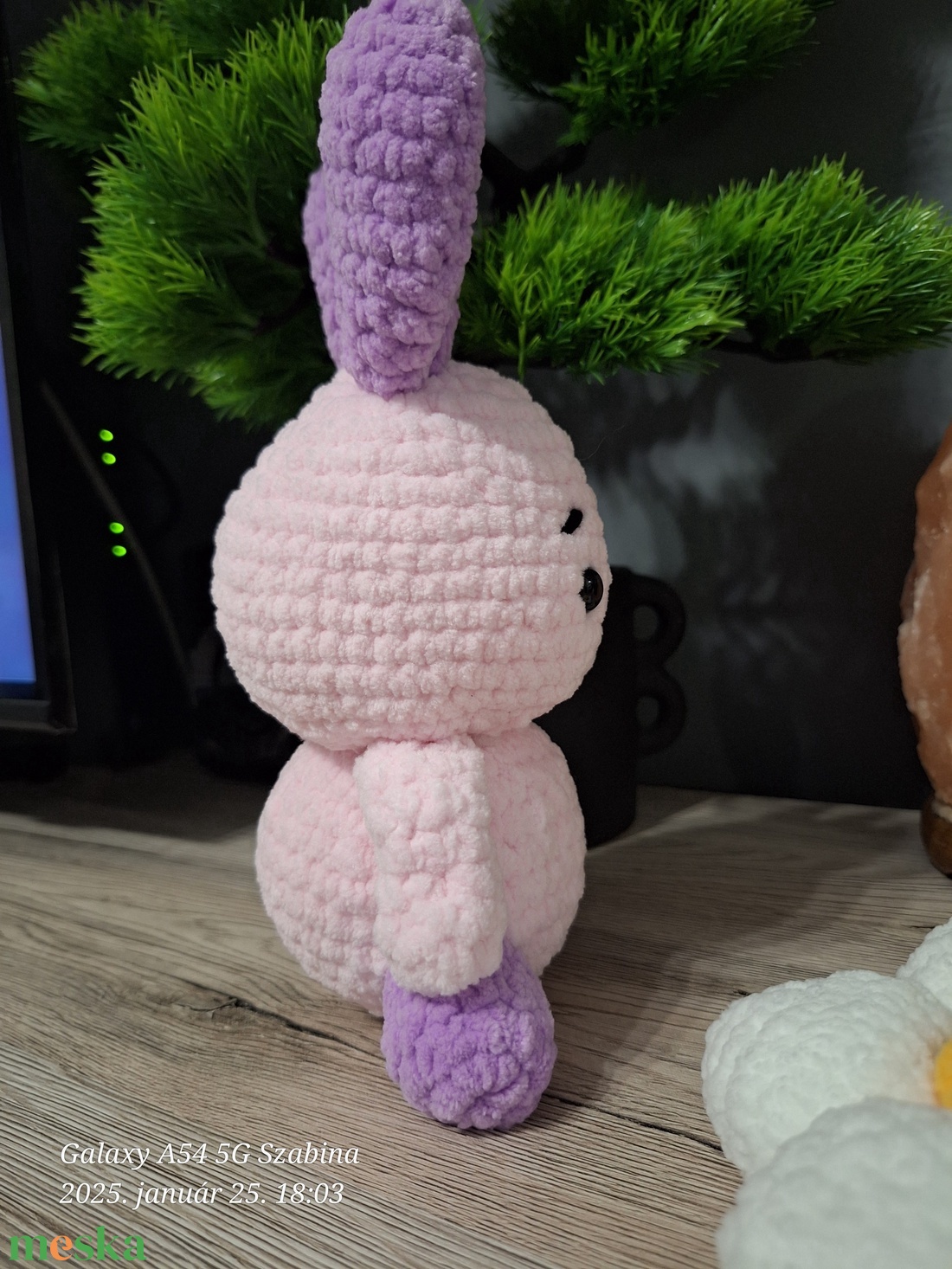 Horgolt nyuszi virággal - játék & sport - plüssállat & játékfigura - nyuszi - Meska.hu