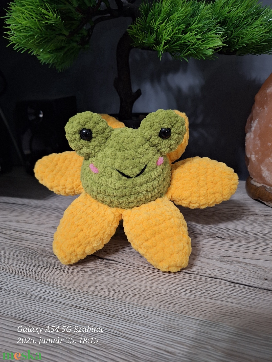 Horgolt virágos béka - játék & sport - plüssállat & játékfigura - béka - Meska.hu