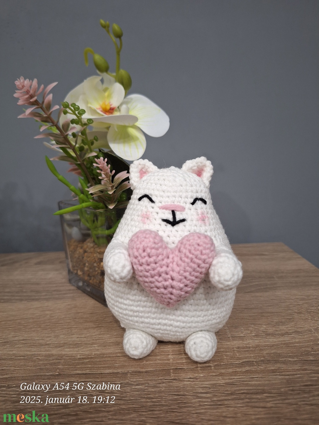 Horgolt valentin cica szívvel - játék & sport - plüssállat & játékfigura - cica - Meska.hu