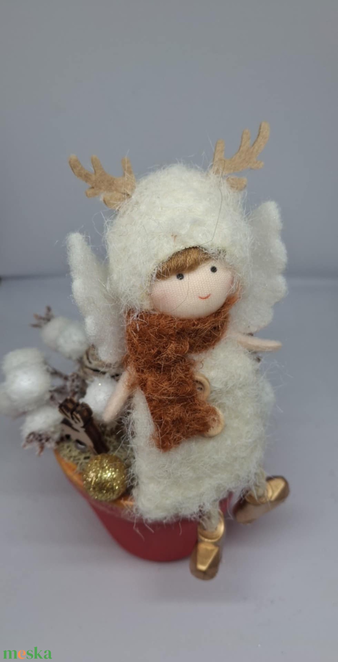 Fehér kis angyalka piros cserépben - otthon & életmód - dekoráció - asztal és polc dekoráció - asztaldísz - Meska.hu