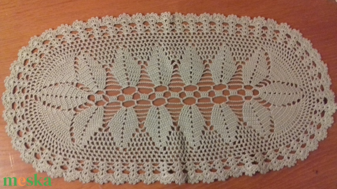 Ovális, cakkos szélű, halvány zöld horgolt terítő - otthon & életmód - konyhafelszerelés, tálalás - tálalás - terítő - Meska.hu