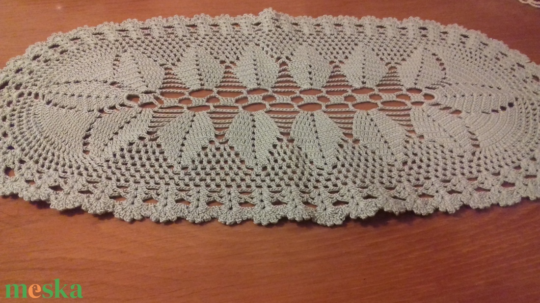 Ovális, cakkos szélű, halvány zöld horgolt terítő - otthon & életmód - konyhafelszerelés, tálalás - tálalás - terítő - Meska.hu