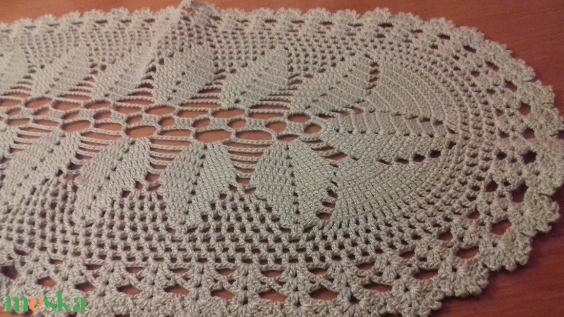 Ovális, cakkos szélű, halvány zöld horgolt terítő - otthon & életmód - konyhafelszerelés, tálalás - tálalás - terítő - Meska.hu