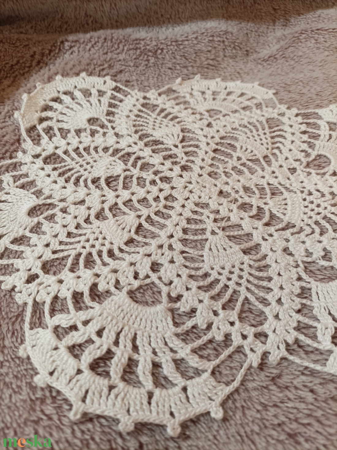 Kicsi horgolt csipketerítő - otthon & életmód - dekoráció - ajtó- és ablak dekoráció - ajtótábla - Meska.hu