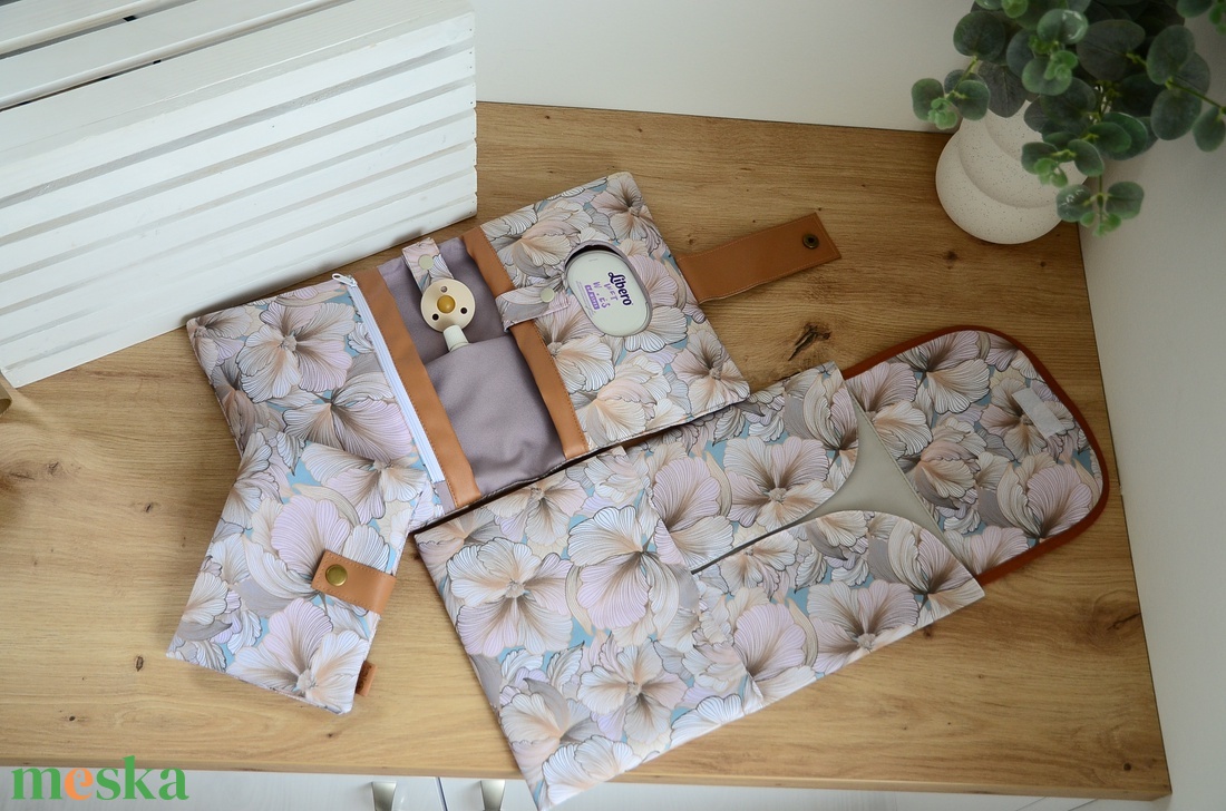 Pelenkázó neszeszer - vízhatlan - álomvirág - táska & tok - pelenkatáska - pelenkatartó tok - Meska.hu