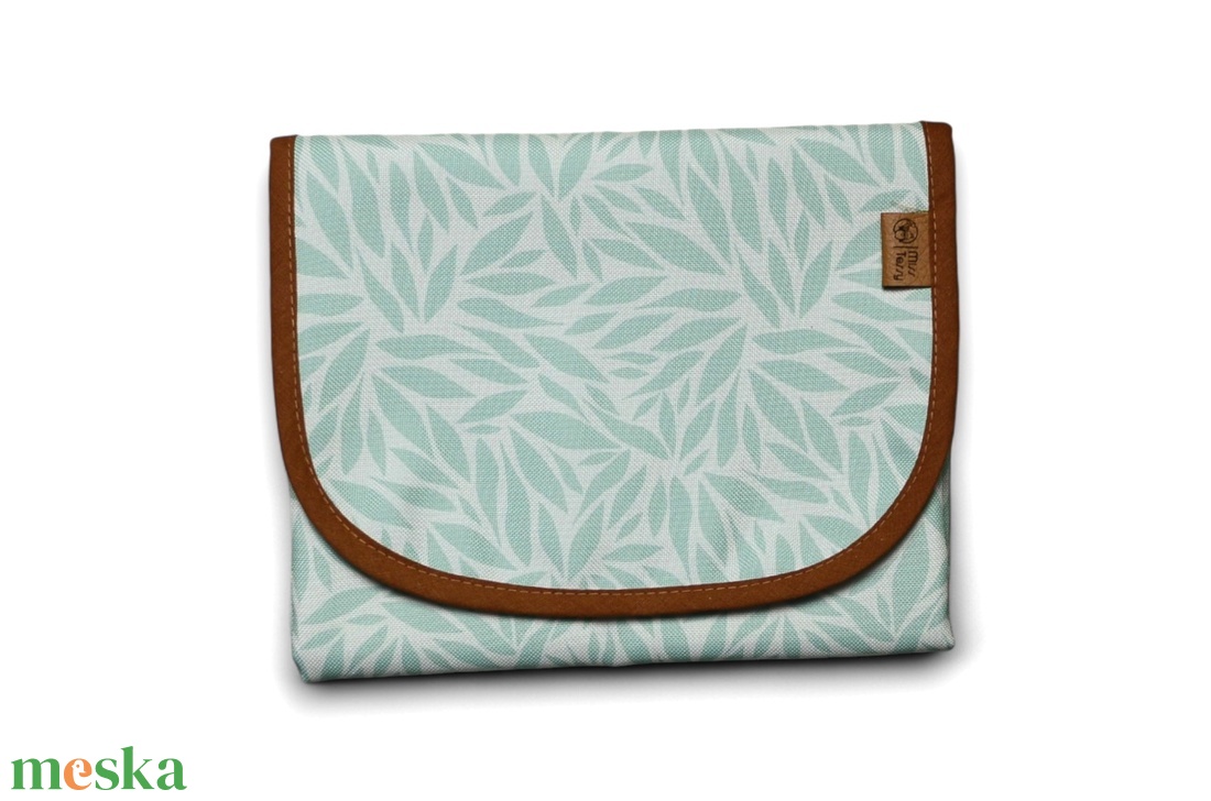 Pelenkázó lap -  vízhatlan, kicsire összehajtható, mosható - creamgreen - szépségápolás - pelenka & babaápolás - pelenkázó alátét - Meska.hu