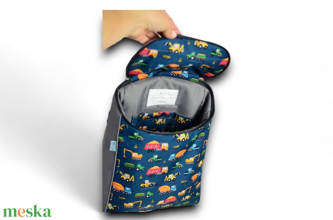 Munkagépes ovis hátizsák névvel - játék & sport - ovis felszerelés - ovis hátizsák - Meska.hu