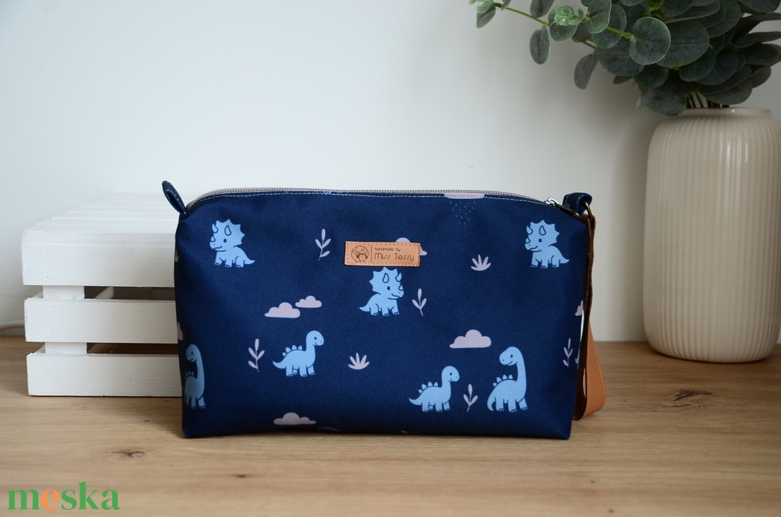 Cipzáras neszeszer Walking Mum midi � Dinóbarátok - táska & tok - neszesszer - Meska.hu