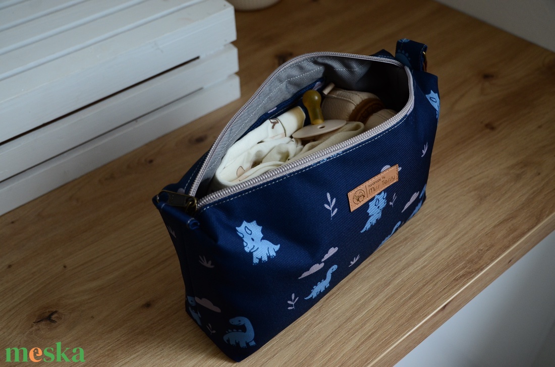 Cipzáras neszeszer Walking Mum midi � Dinóbarátok - táska & tok - neszesszer - Meska.hu