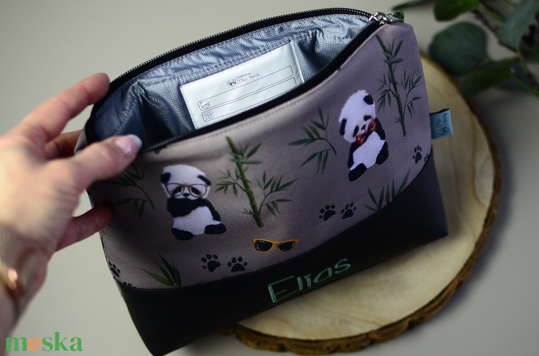 Cipzáros neszeszer névvel - 2 méretben - cool panda - táska & tok - neszesszer - Meska.hu