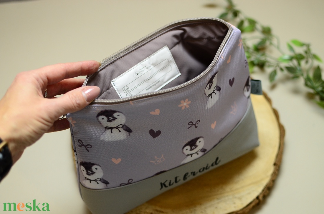 Cipzáros neszeszer névvel - 2 méretben -pingvin - táska & tok - neszesszer - Meska.hu