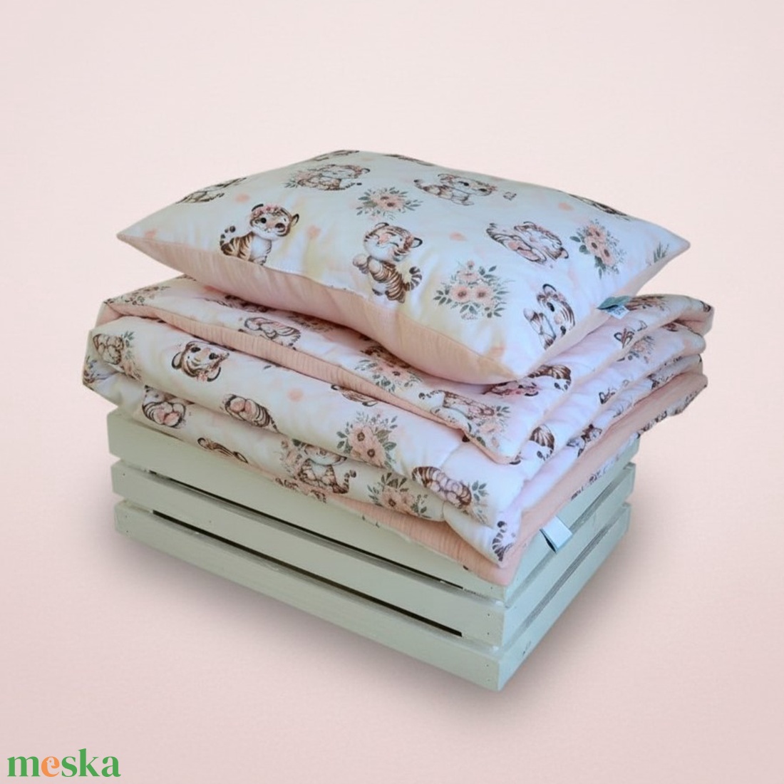 Premium ovis ágynemű - takaró párnával - ajándék NEVES/JELES CÍMKÉVEL-  mini tigris - játék & sport - ovis felszerelés - ovis ágynemű - Meska.hu