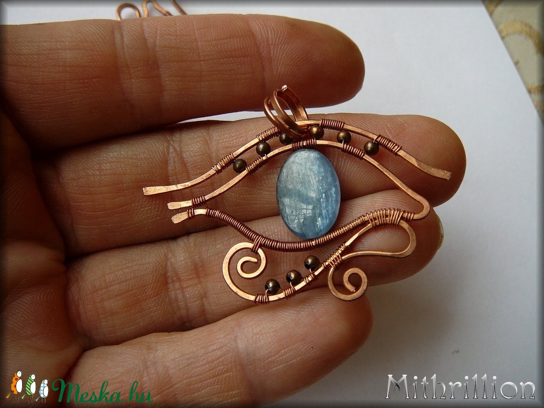 Hórusz Szeme - kianit amulett, antikolt vörösréz huzallal -  - Meska.hu