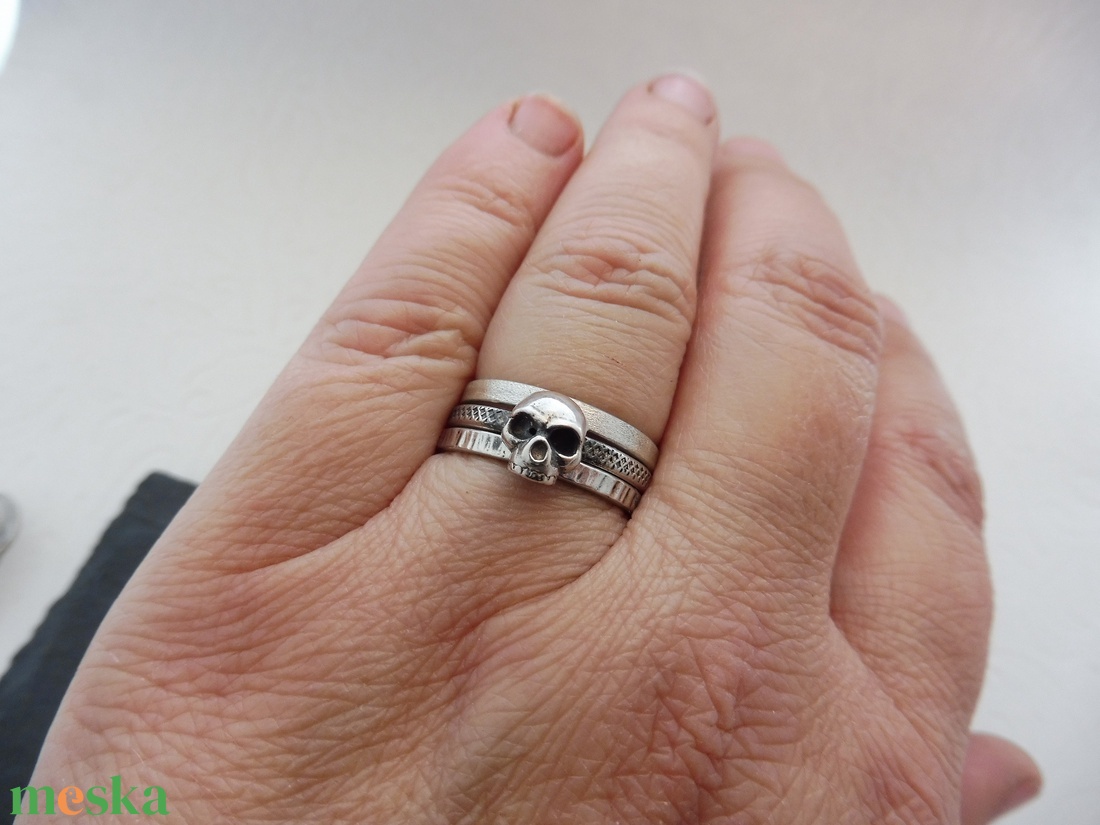 Sötét Védelmező koponyás ezüst gyűrű - MyCollection szettben is! -  Mithrillion Elegancia - ékszer - gyűrű - kerek gyűrű - Meska.hu