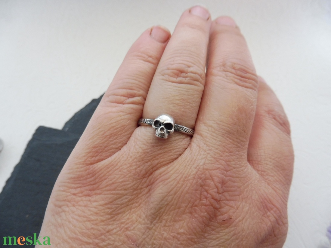 Sötét Védelmező koponyás ezüst gyűrű - MyCollection szettben is! -  Mithrillion Elegancia - ékszer - gyűrű - kerek gyűrű - Meska.hu