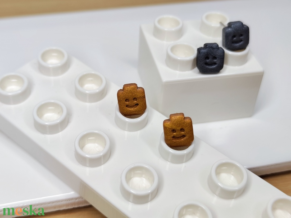 Lego fej fülbevaló - ékszer - fülbevaló - pötty fülbevaló - Meska.hu