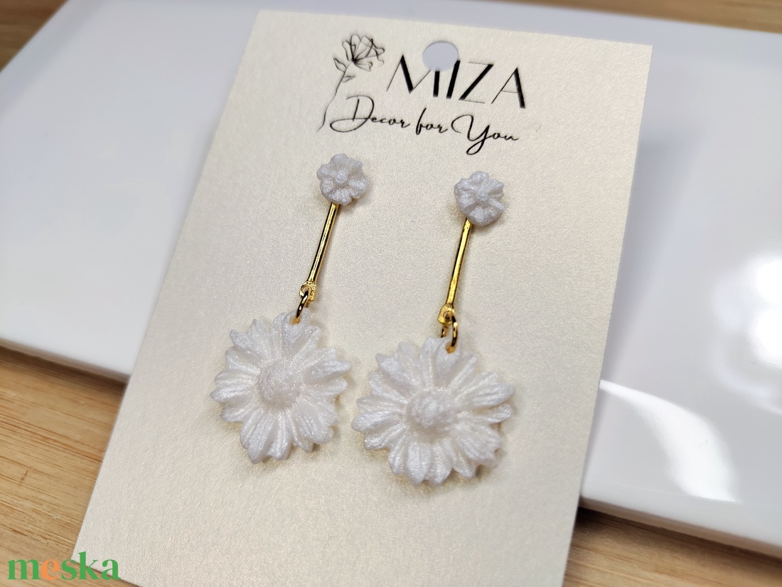 Margaréta fülbevaló - mini és közepes méretű virágokkal - 2 cm-es rúd csatlakozóval - ékszer - fülbevaló - lógó fülbevaló - Meska.hu Margaréta fülbevaló - mini és közepes méretű virágokkal - 2 cm-es rúd csatlakozóval - ékszer - fülbevaló - lógó fülbevaló - Meska.hu