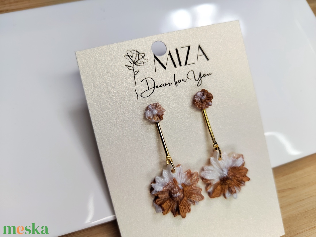 Margaréta fülbevaló - mini és közepes méretű virágokkal - 2 cm-es rúd csatlakozóval - ékszer - fülbevaló - lógó fülbevaló - Meska.hu Margaréta fülbevaló - mini és közepes méretű virágokkal - 2 cm-es rúd csatlakozóval - ékszer - fülbevaló - lógó fülbevaló - Meska.hu
