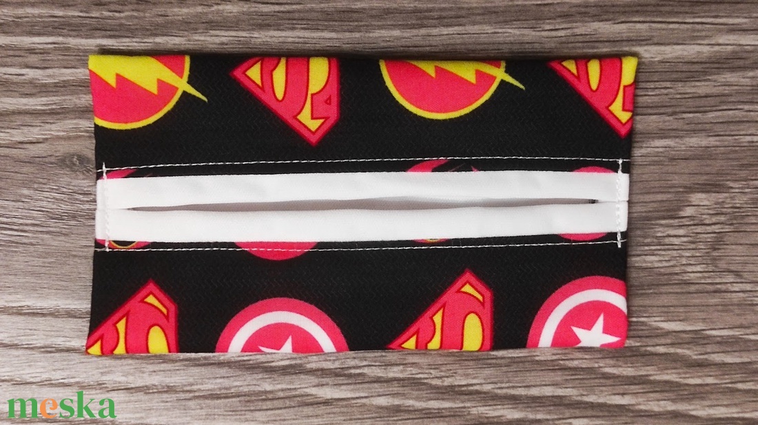 csajos szuperhős lógó  mintás textil papírzsebkendő tartó - otthon & életmód - tárolás & rendszerezés - zsebkendőtartó - Meska.hu