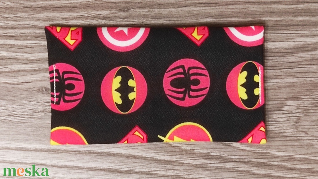 csajos szuperhős lógó  mintás textil papírzsebkendő tartó - otthon & életmód - tárolás & rendszerezés - zsebkendőtartó - Meska.hu