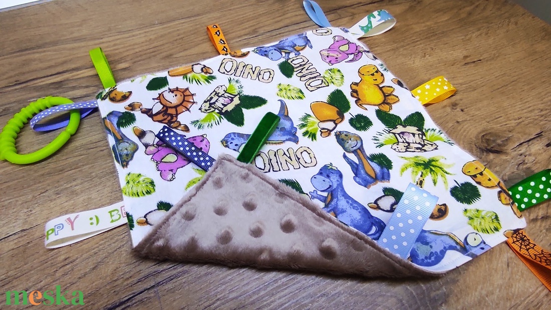 színes dínó mintás  címkerongyi -szundikendő - játék & sport - Meska.hu