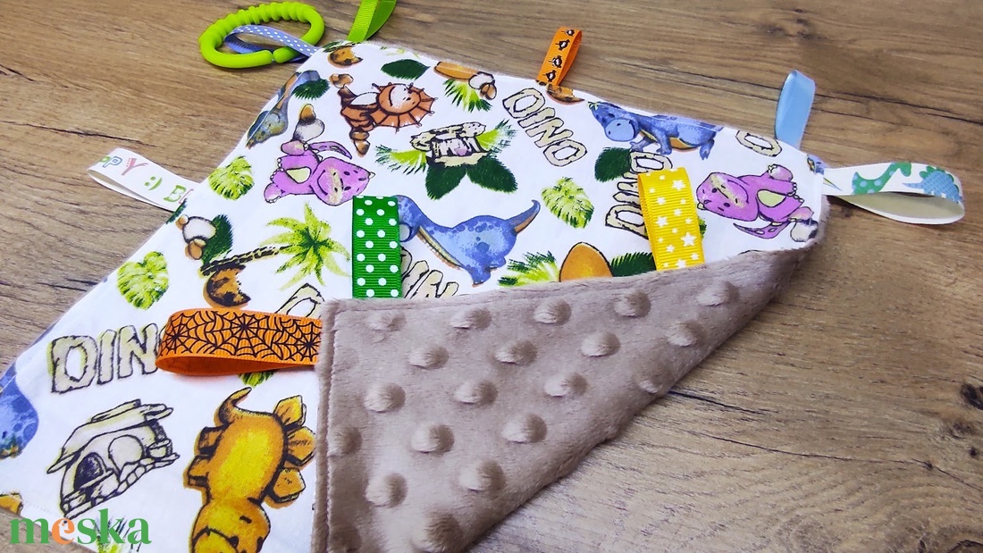 színes dínó mintás  címkerongyi -szundikendő - játék & sport - Meska.hu