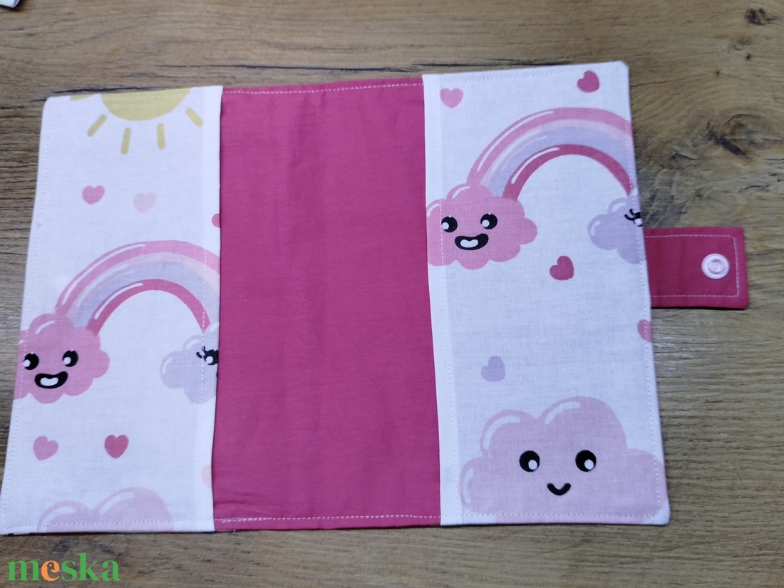 textil gyermek egészségügyi kiskönyv borító,felhő-szivárvány   mintával - otthon & életmód - papír, írószer - egészségügyi kiskönyv borító - Meska.hu
